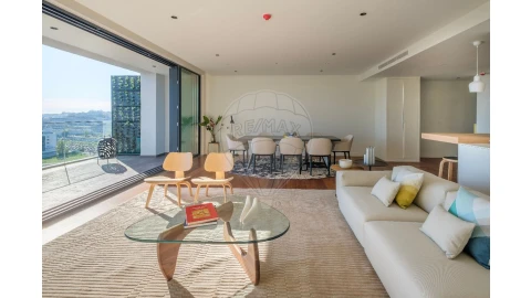 Apartamento T5 para Venda em Parque das Nações