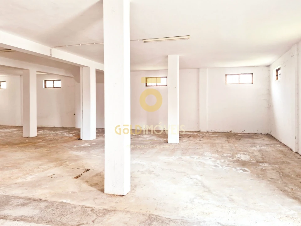 Armazém para Venda em O. Azeméis, Riba-Ul, Ul, Macinhata Seixa, Madail Foto 3