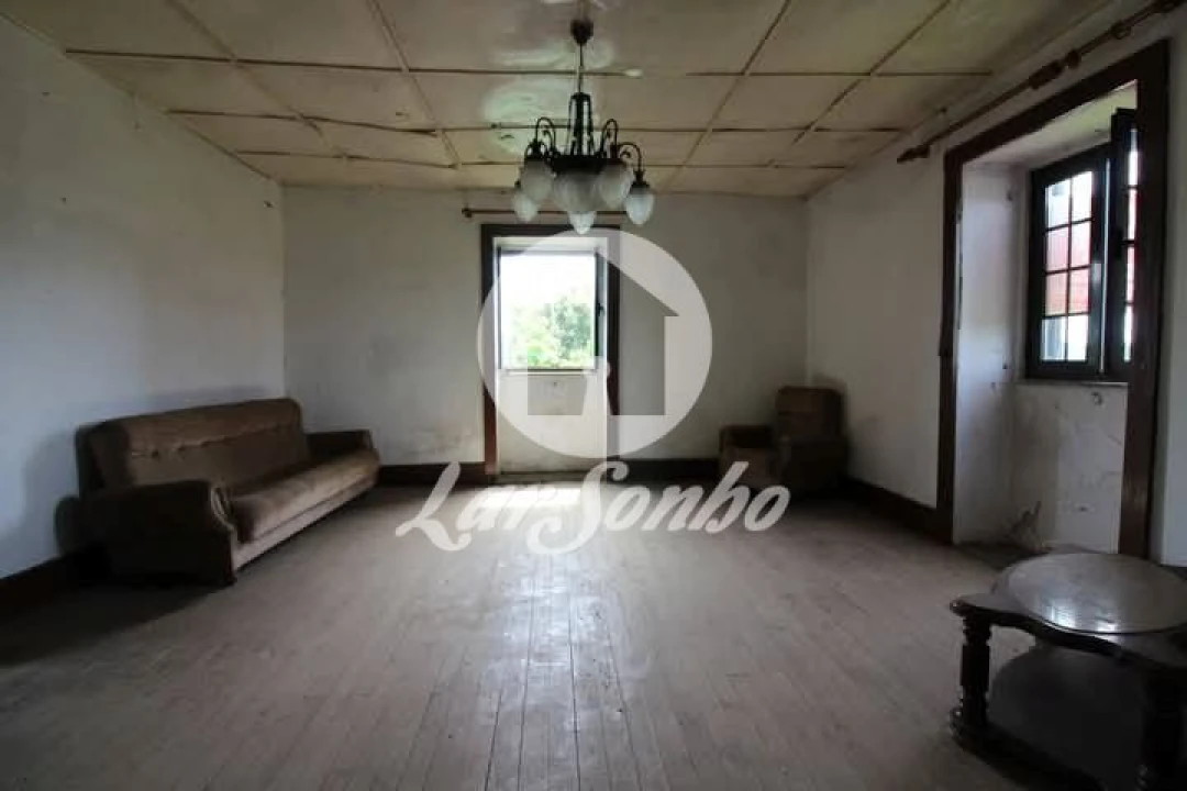 Moradia T3 para Venda em Airo Foto 5