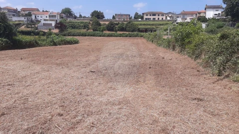 Terreno para Venda em Sandim, Olival, Lever e Crestuma