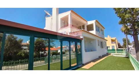 Moradia T5 para Venda em Albufeira e Olhos de Água