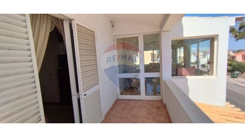 Moradia T5 para Venda em Albufeira e Olhos de Água