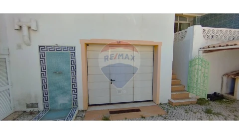 Moradia T5 para Venda em Albufeira e Olhos de Água