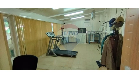Moradia T5 para Venda em Albufeira e Olhos de Água
