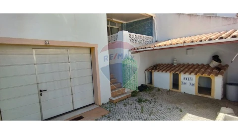 Moradia T5 para Venda em Albufeira e Olhos de Água