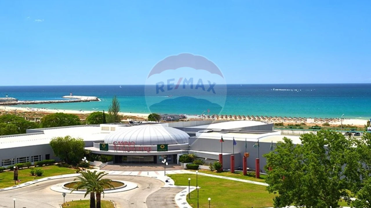 Armazém para Venda em Quarteira Foto 1