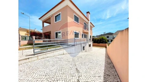Moradia T5 para Venda em Alcabideche