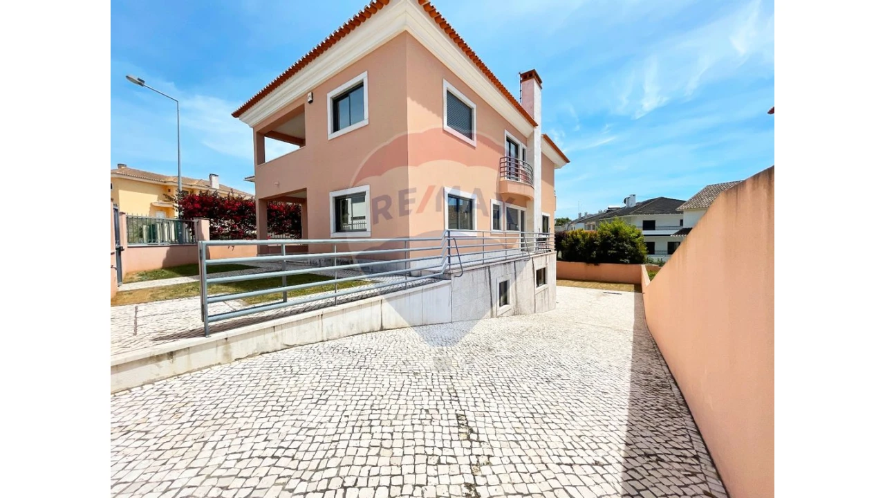 Moradia T5 para Venda em Alcabideche Foto 11