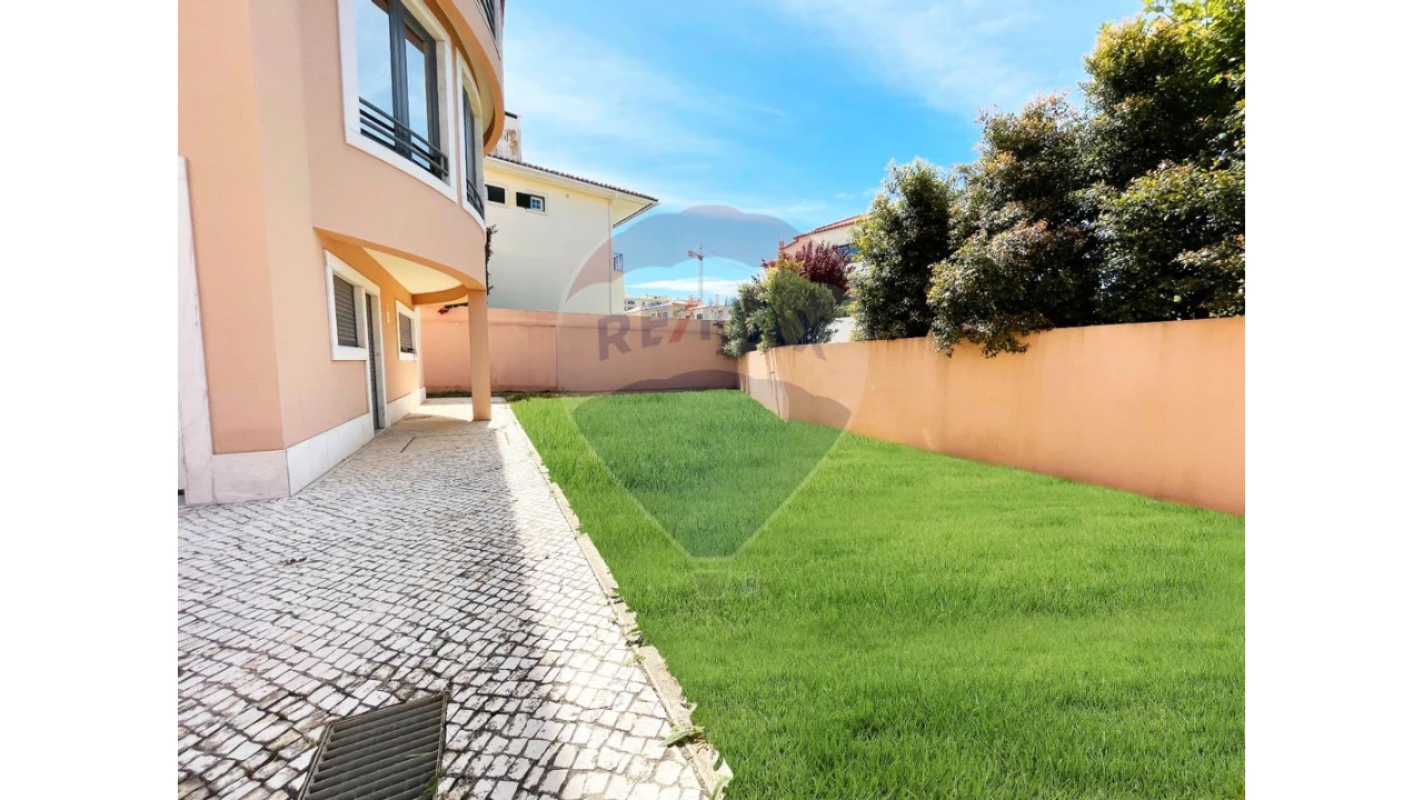 Moradia T5 para Venda em Alcabideche Foto 23