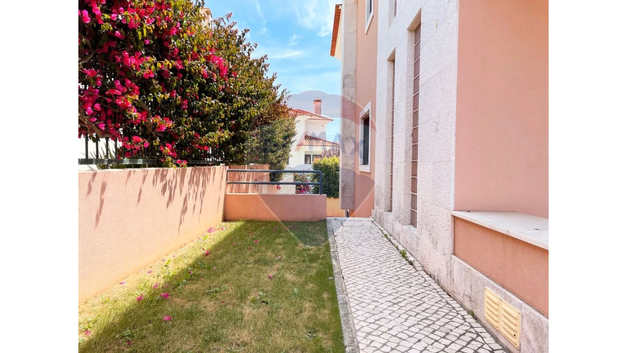 Moradia T5 para Venda em Alcabideche Foto 1