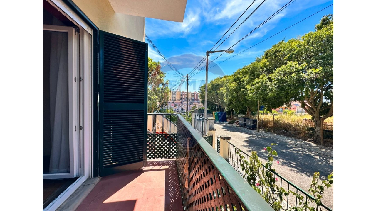 Moradia T3 para Venda em Carcavelos e Parede Foto 1