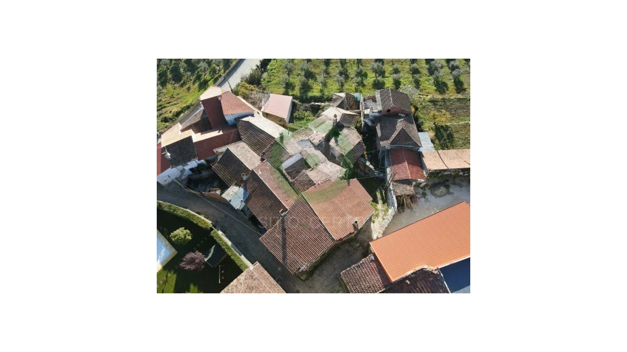 Moradia T0 para Venda em Suçães Foto 3