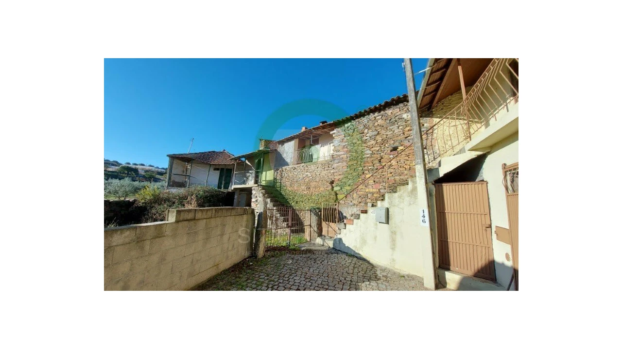 Moradia T0 para Venda em Suçães Foto 1