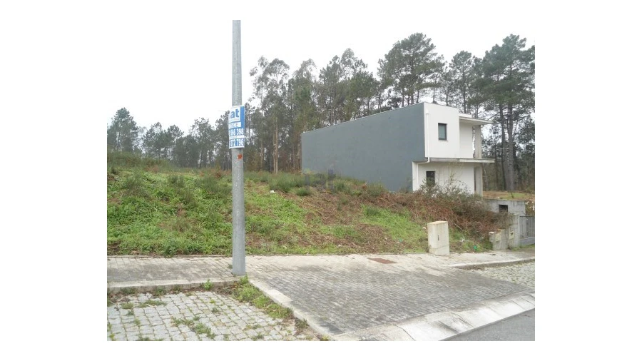 Terreno para Venda em Forjães Foto 1