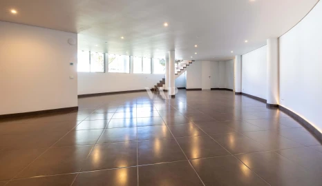 Moradia T5 para Venda em Quarteira