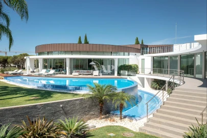 Moradia T5 para Venda em Quarteira