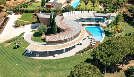 Moradia T5 para Venda em Quarteira