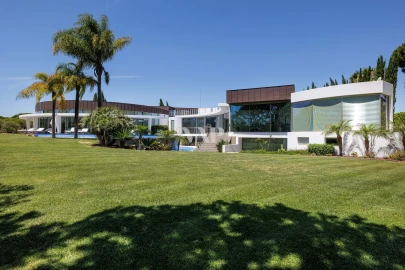 Moradia T5 para Venda em Quarteira