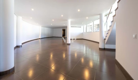 Moradia T5 para Venda em Quarteira