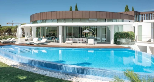 Moradia T5 para Venda em Quarteira