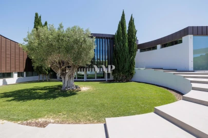 Moradia T5 para Venda em Quarteira