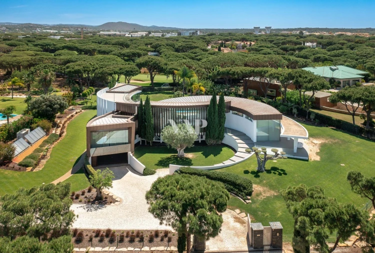 Moradia T5 para Venda em Quarteira Foto 2