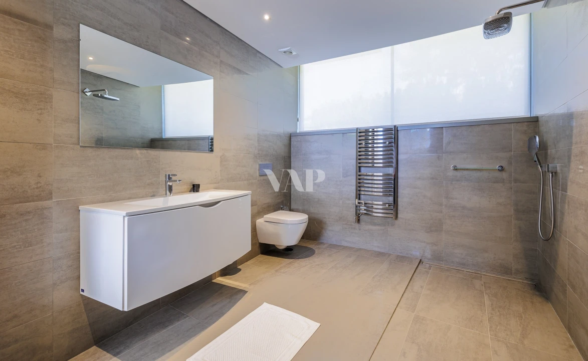 Moradia T5 para Venda em Quarteira Foto 39