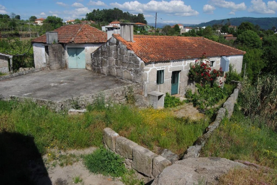 Quinta T3 para Venda em Salvador do Monte Foto 1