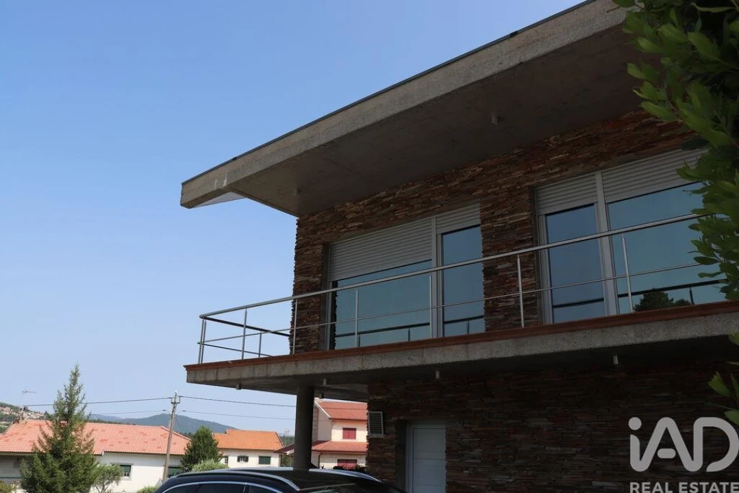 Moradia T5 para Venda em Bornes de Aguiar Foto 23