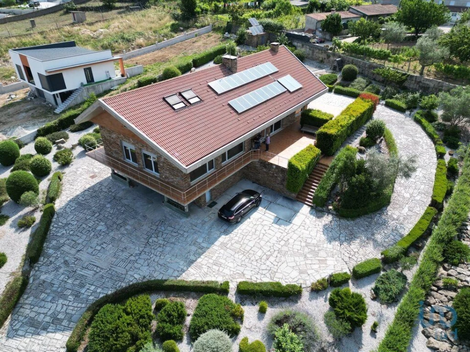 Moradia T5 para Venda em Bornes de Aguiar Foto 1