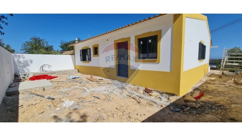 Moradia T3 para Venda em Ferreiras