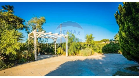 Moradia T4 para Venda em Albufeira e Olhos de Água