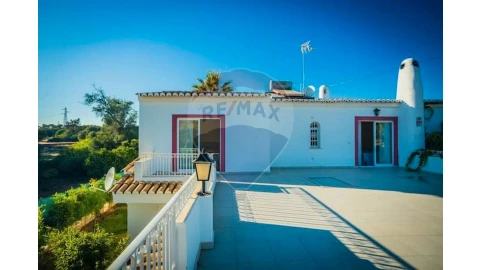 Moradia T4 para Venda em Albufeira e Olhos de Água