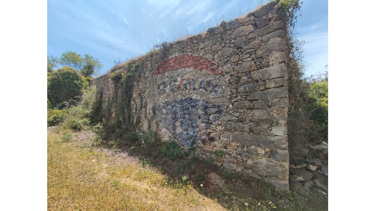 Moradia T1 para Venda em Loule (São Sebastião) Foto 1