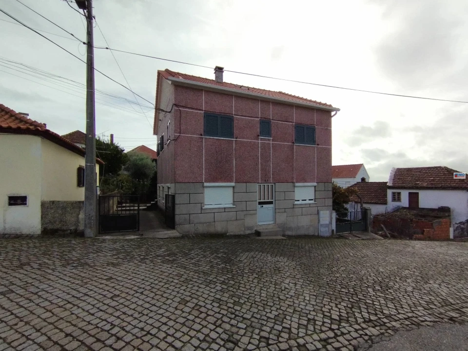 Prédio para Venda em Tortosendo Foto 2