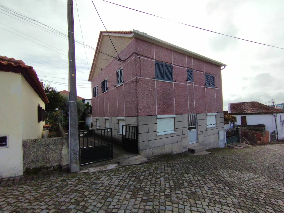 Prédio para Venda em Tortosendo Foto 3