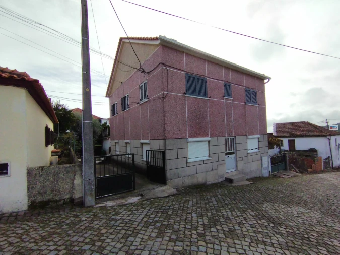 Prédio para Venda em Tortosendo Foto 3