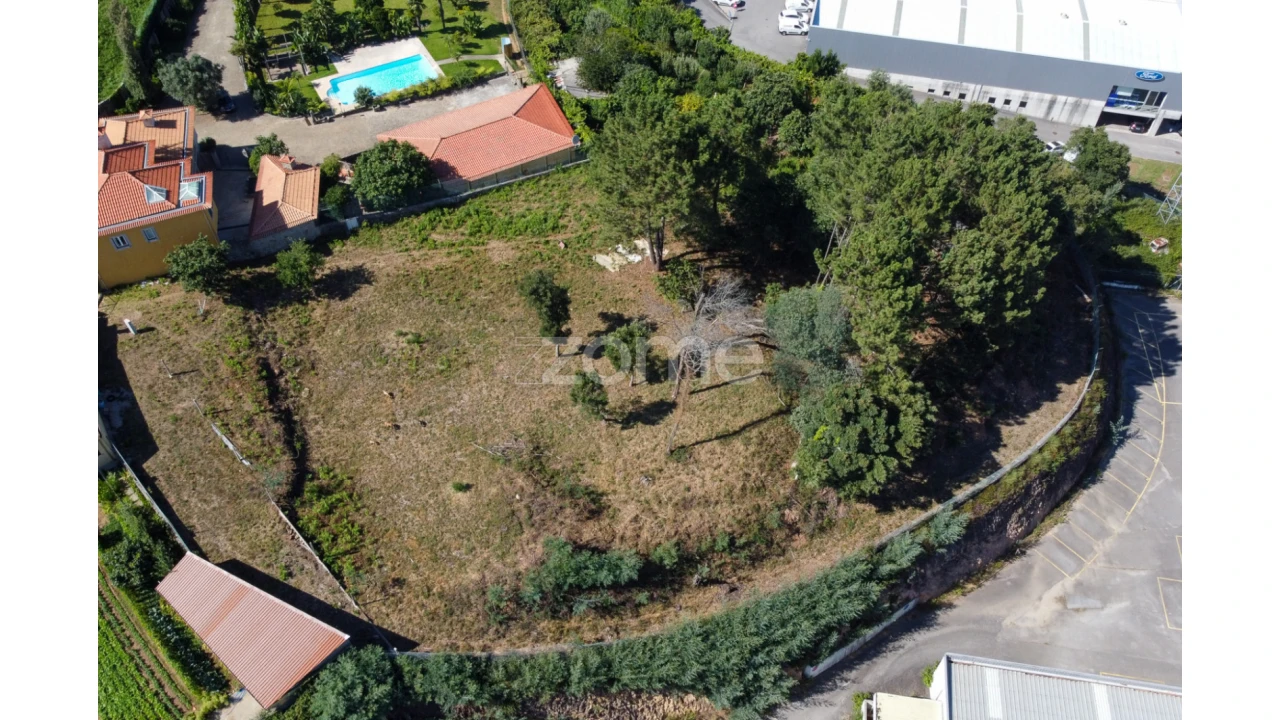 Terreno para Venda em Vilar de Andorinho Foto 2