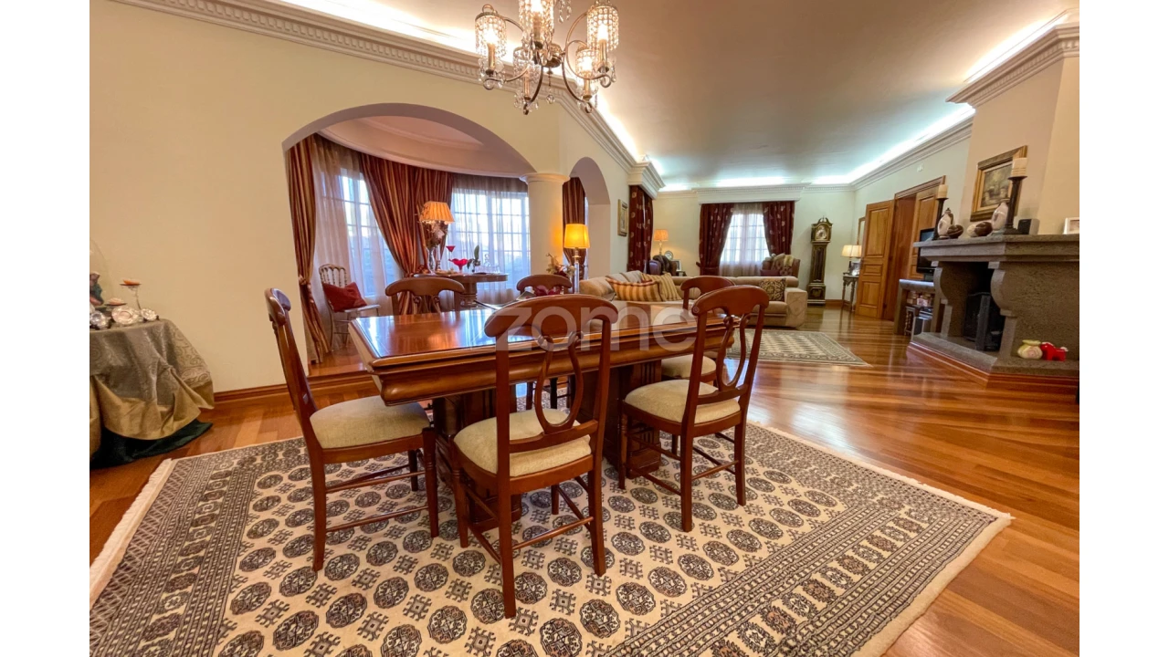 Moradia T5 para Venda em Ponta Delgada (São Sebastião) Foto 7