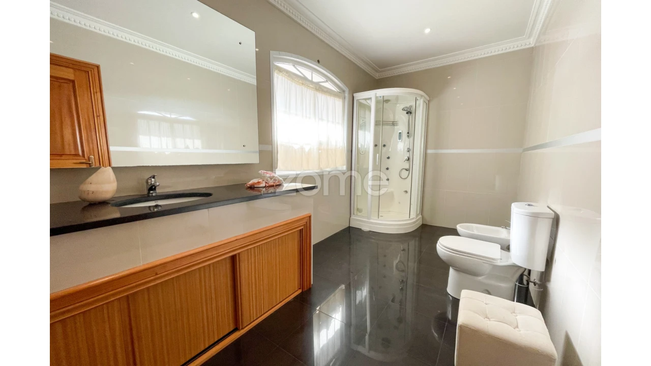 Moradia T5 para Venda em Ponta Delgada (São Sebastião) Foto 13