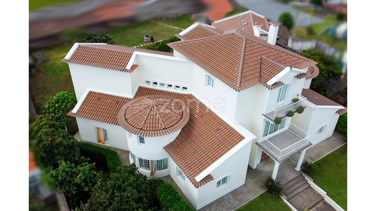 Moradia T5 para Venda em Ponta Delgada (São Sebastião) Foto 3