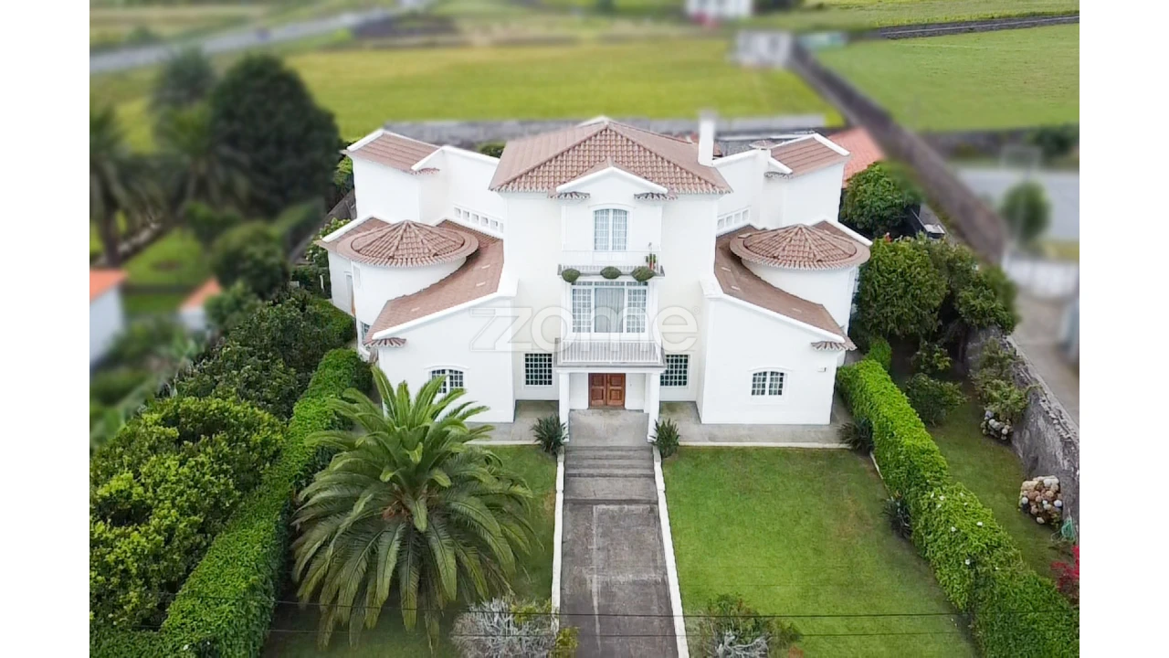 Moradia T5 para Venda em Ponta Delgada (São Sebastião) Foto 2