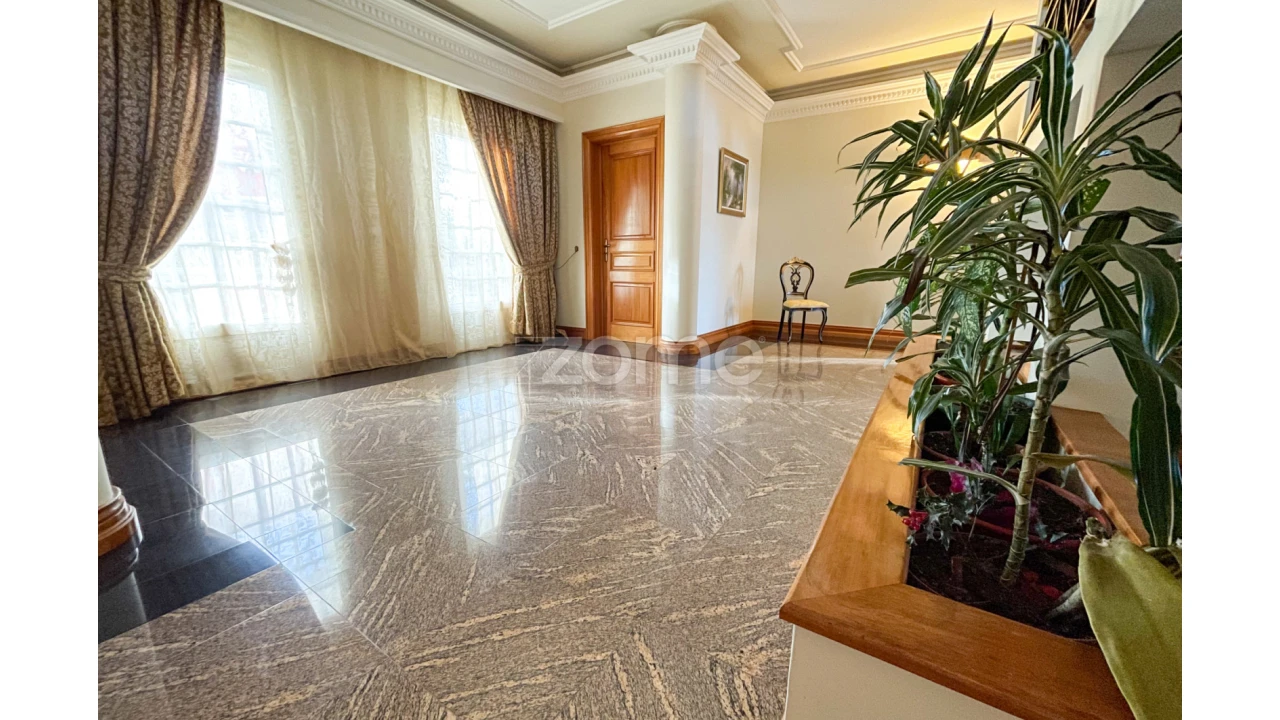 Moradia T5 para Venda em Ponta Delgada (São Sebastião) Foto 8