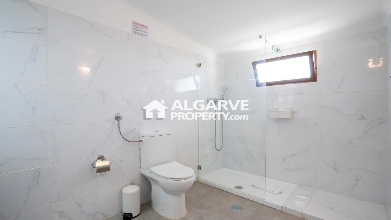 Moradia T4 para Venda em Albufeira e Olhos de Água Foto 28