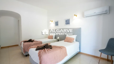 Moradia T4 para Venda em Albufeira e Olhos de Água