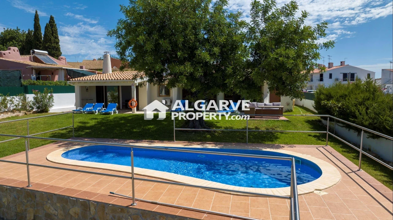 Moradia T4 para Venda em Albufeira e Olhos de Água Foto 8