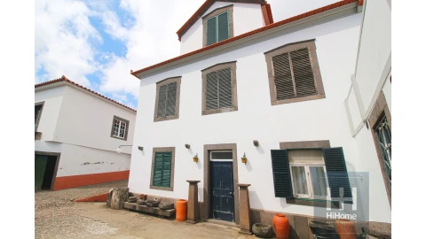Moradia T6 para Venda em Camara de Lobos