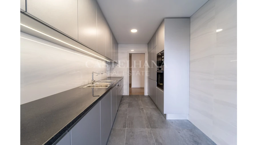 Apartamento T3 para Venda em Cedofeita, Santo Ildefonso, Sé, Miragaia, São Nicolau e Vitória Foto 7