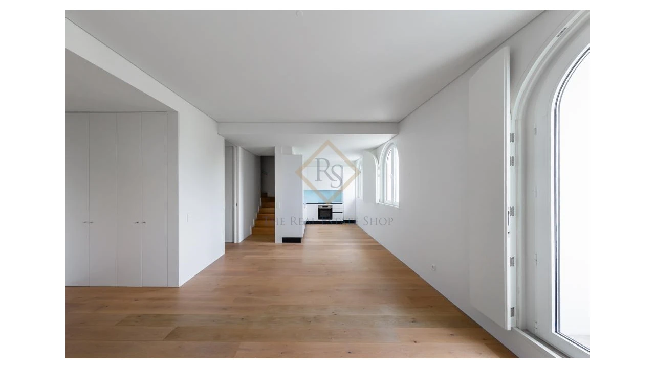 Apartamento T2 para Venda em Alvalade Foto 2