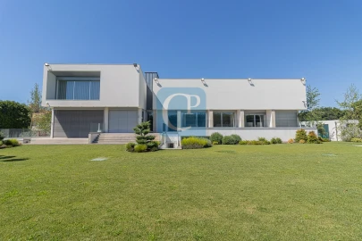 Moradia T5 para Venda em Nogueira e Silva Escura